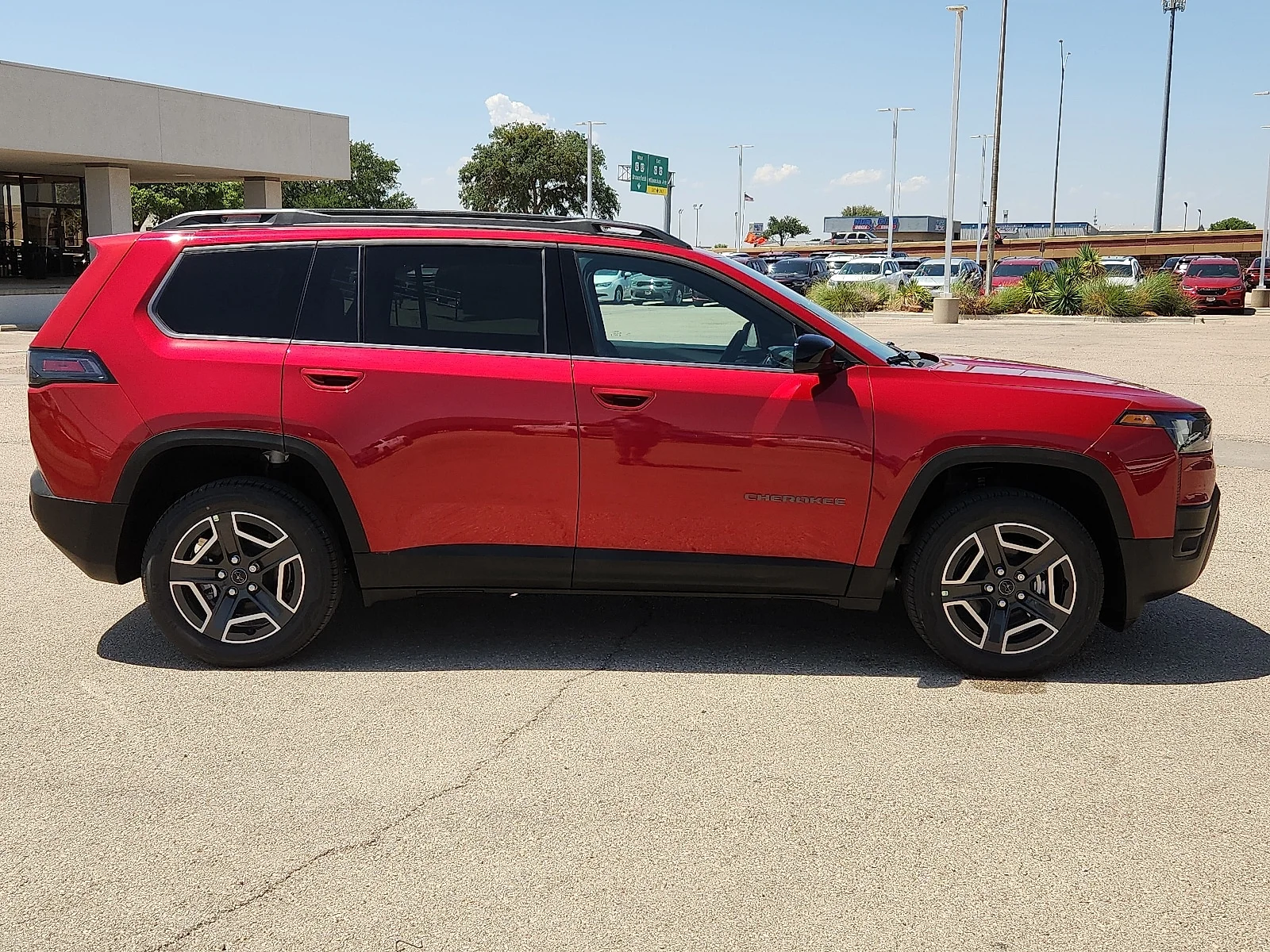 New 2026 Red Hot Pearl-Coat  Paint Jeep LAREDO 4X4 image 5