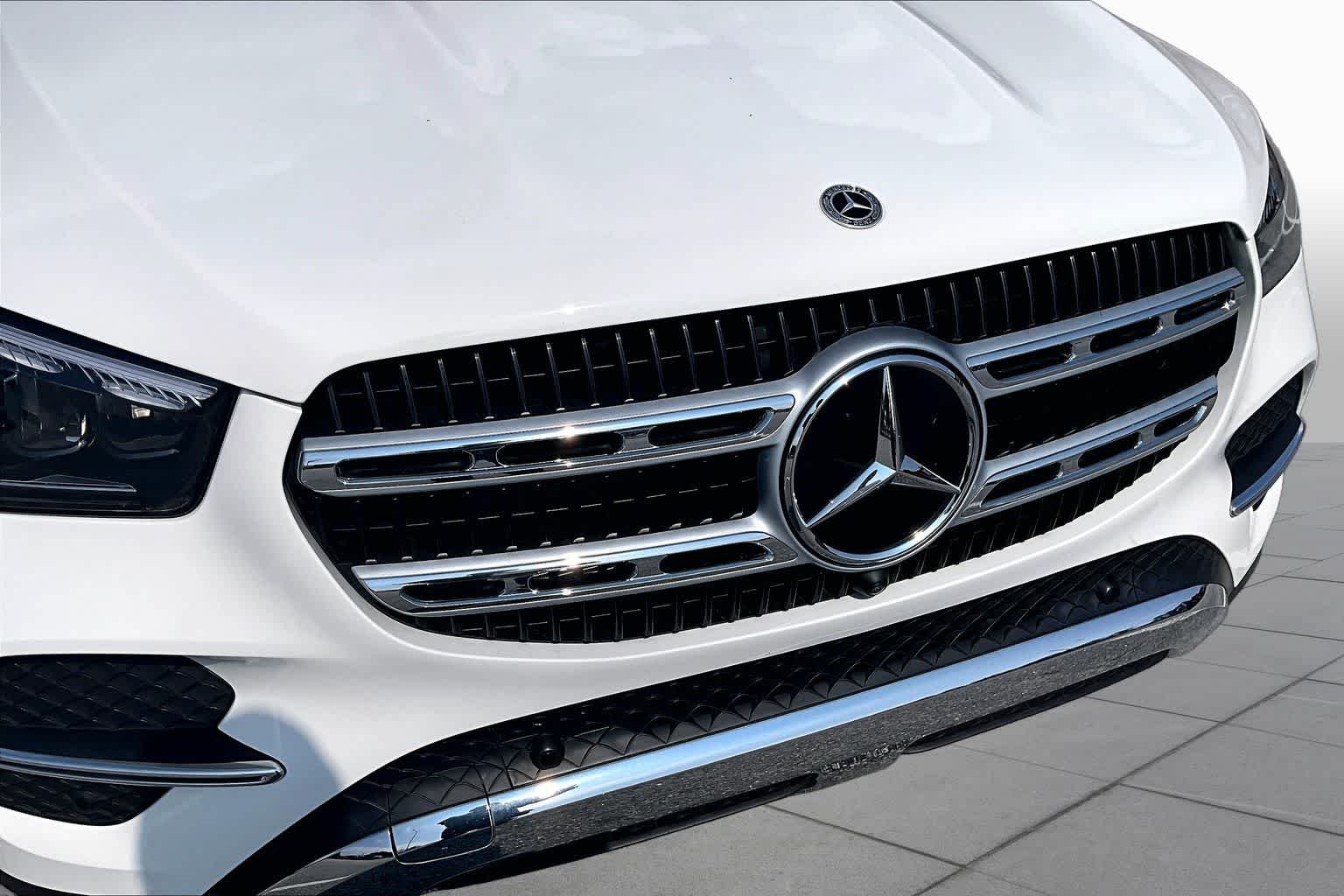 Used 2025 Polar White Mercedes-Benz GLE 450e image 29