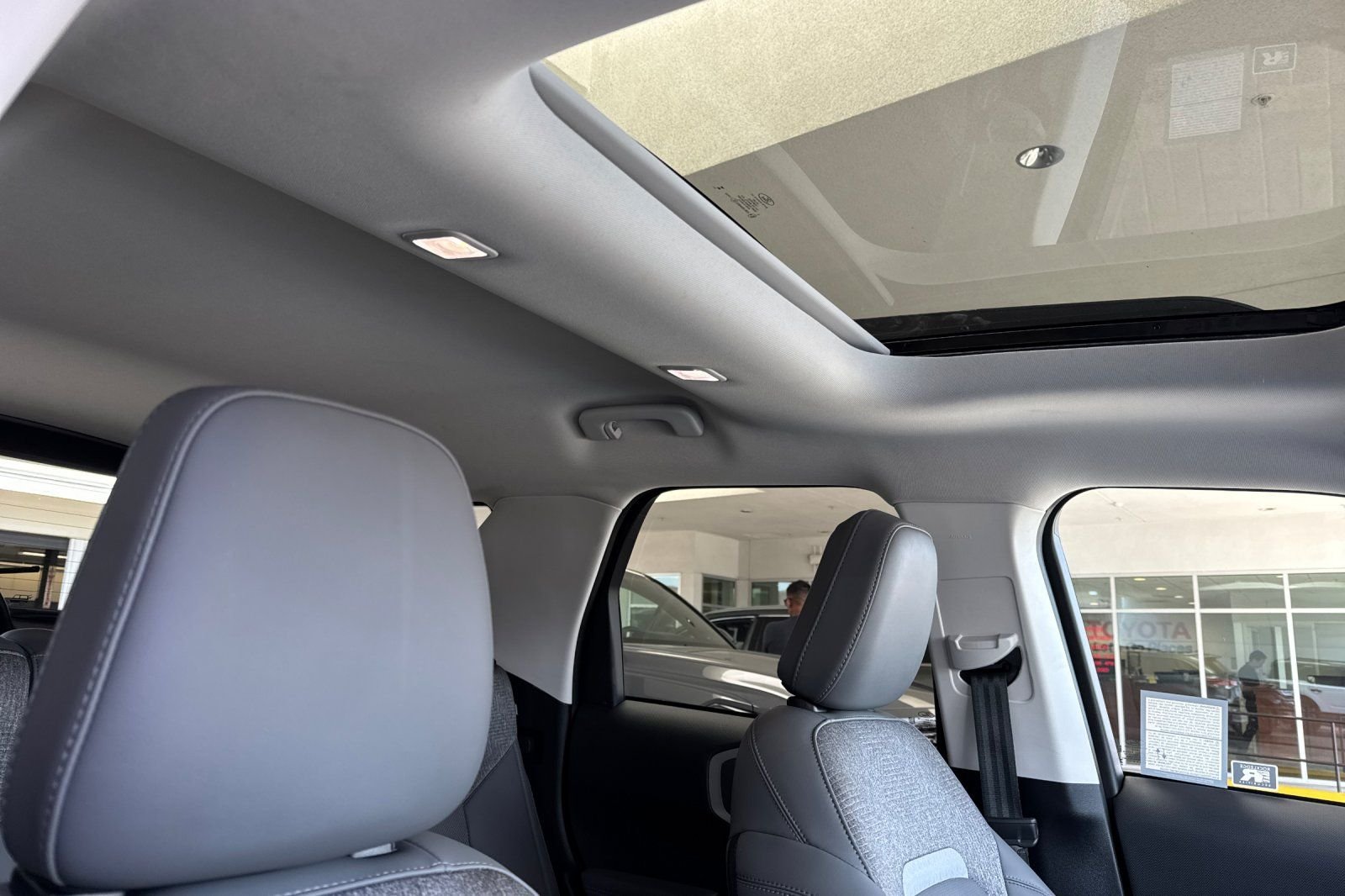 Used 2025 White Ford Badlands image 22