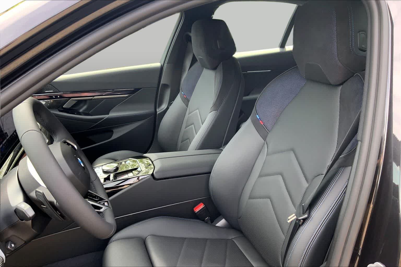 New 2027 Dark Graphite Metallic BMW 530i xDrive image 9