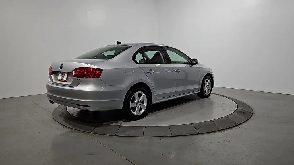 Used 2012 Silver Volkswagen TDI image 5