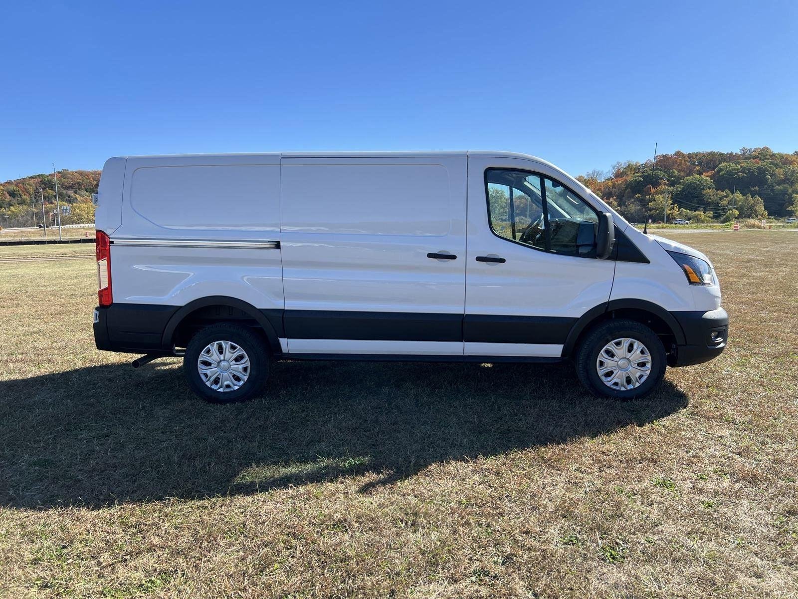 Used 2024 Oxford White Ford 350 image 5