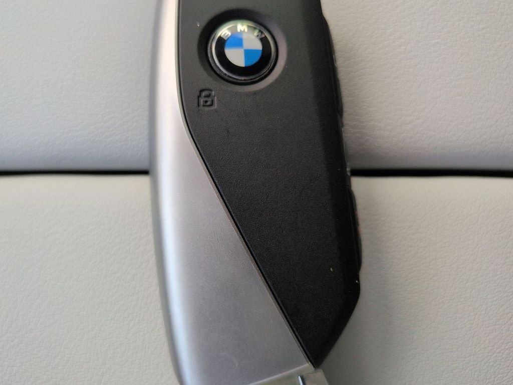 New 2026 Tanzanite Blue II Metallic BMW xDrive50e image 30