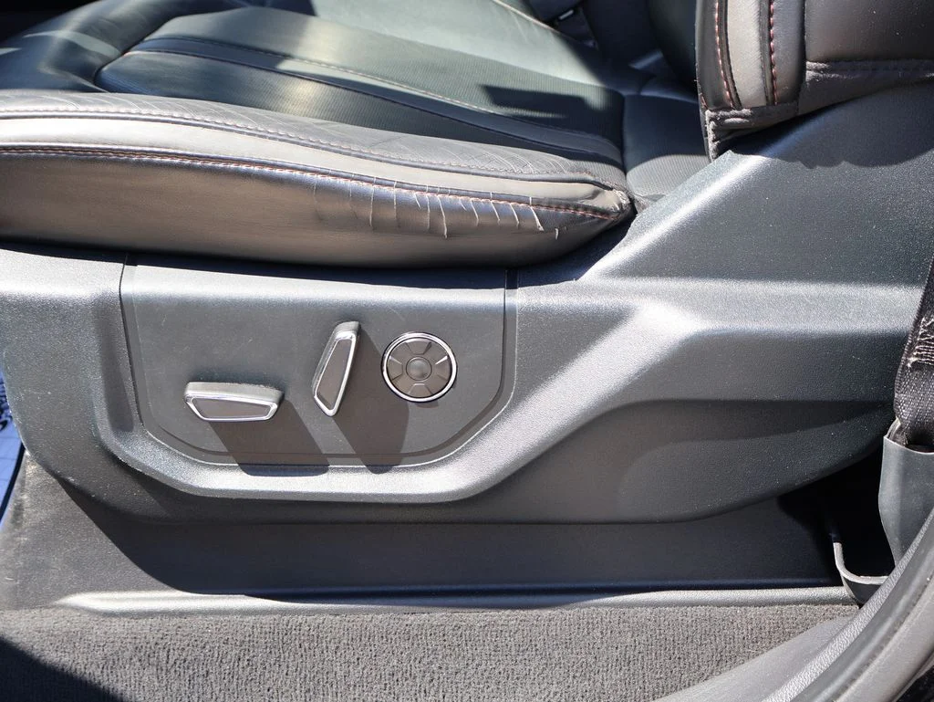 Used 2021 Black Metallic Ford Platinum image 24