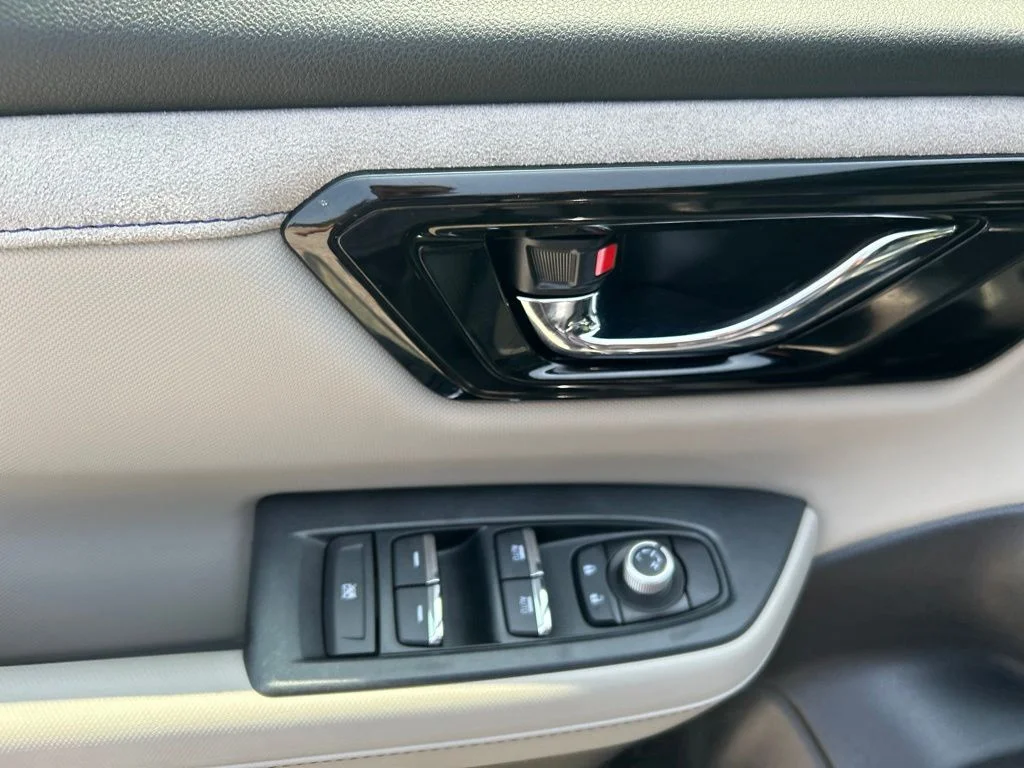 Used 2025 Gray Metallic Subaru Limited image 15