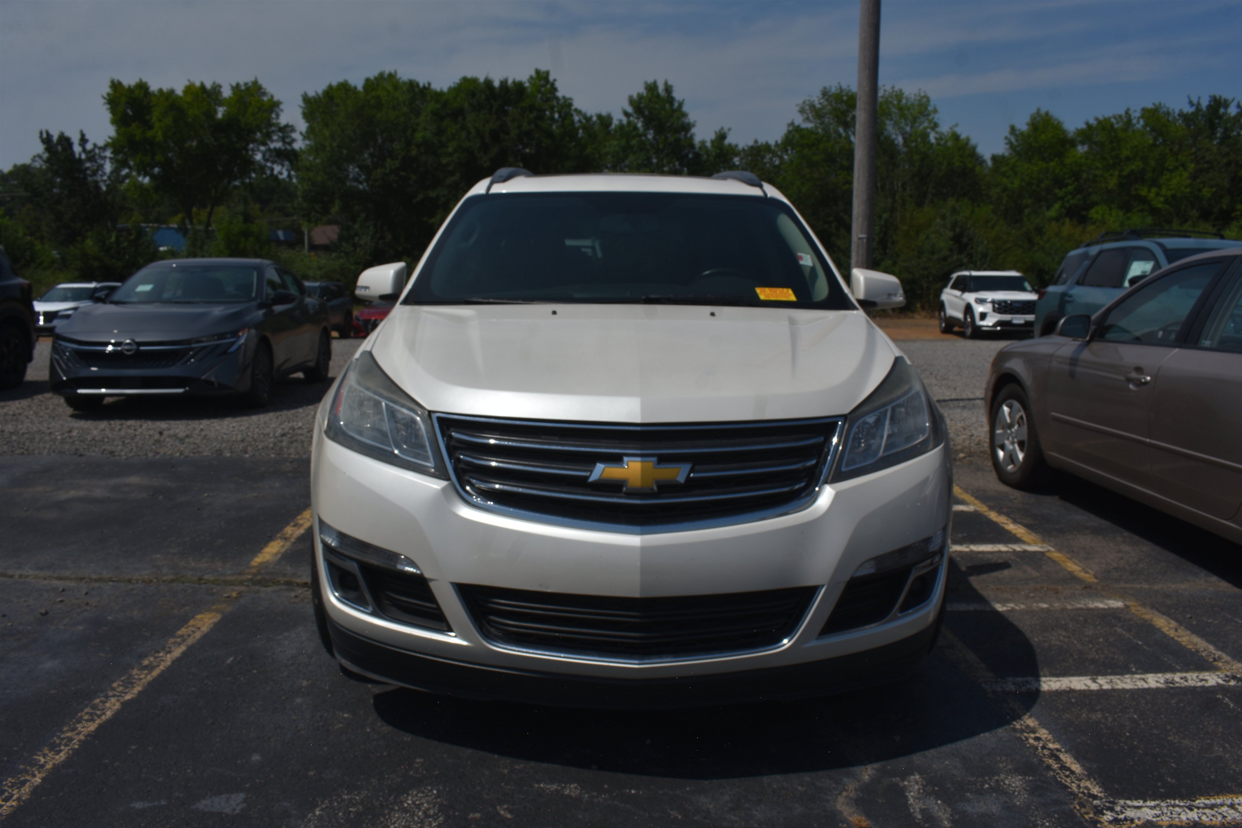 Used 2014 Chevrolet Traverse 1LT with VIN 1GNKRGKD8EJ258444 for sale in Conway, AR