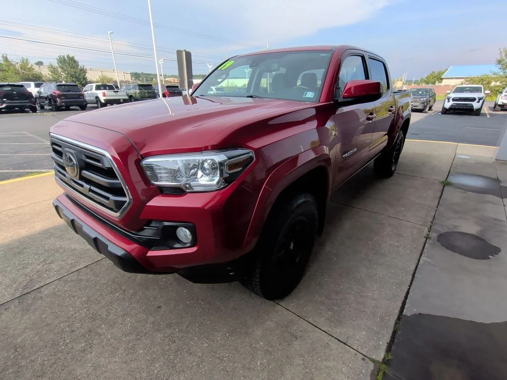 Used 2019 Red Toyota SR5 image 4
