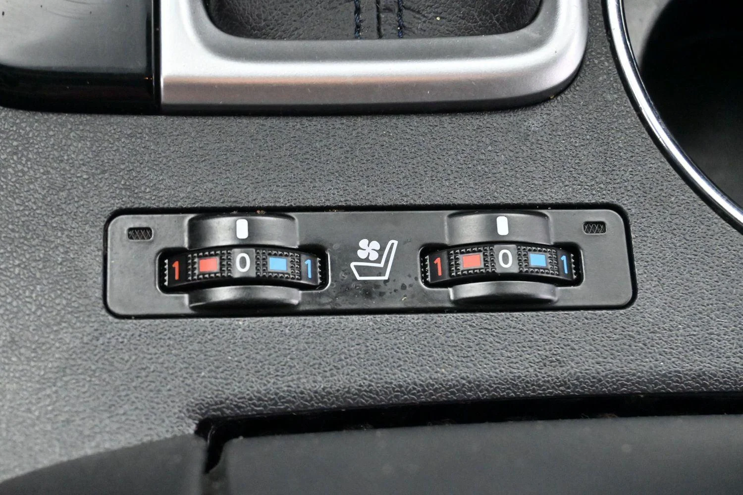 Used 2019 Predawn Gray Mica Toyota Limited image 28