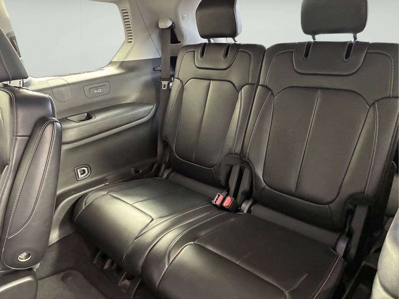 Used 2022 Baltic Gray Metallic Clearcoat Jeep Limited image 22