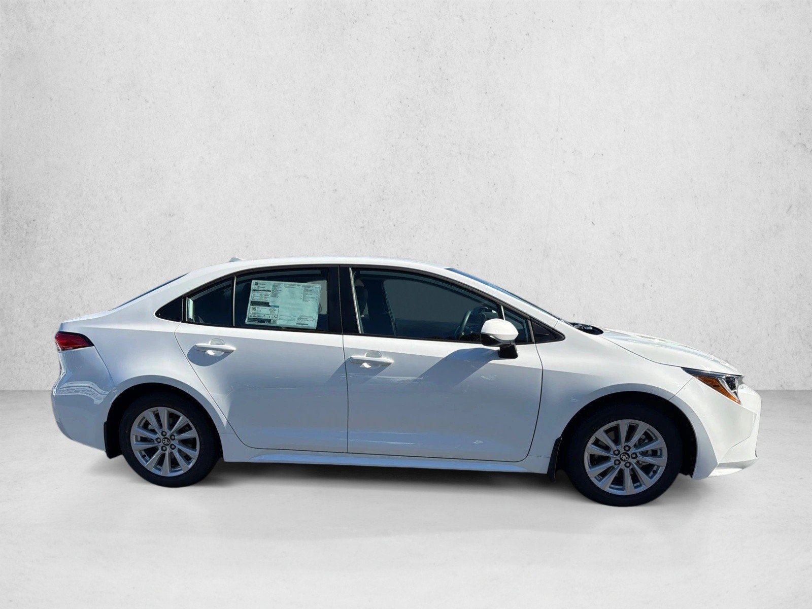 New 2027 Ice Cap Toyota LE image 2