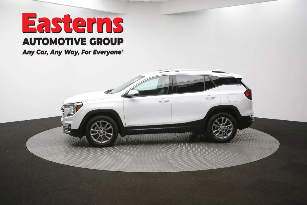 Used 2023 White GMC SLT image 61