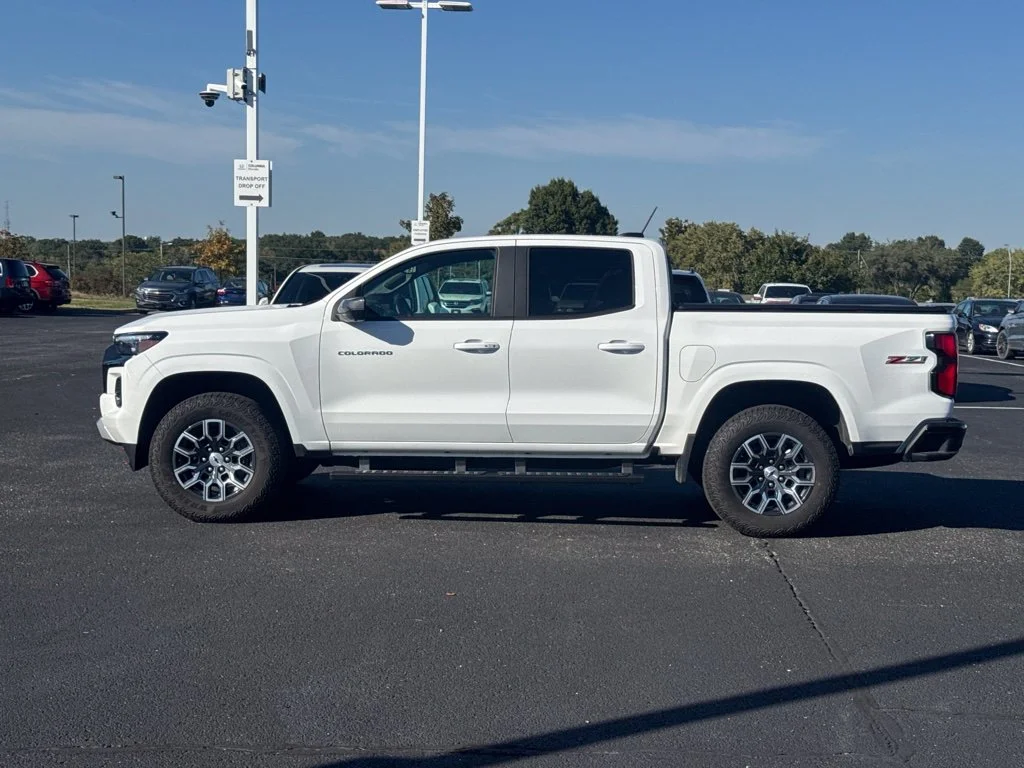 Used 2025 White Chevrolet Z71 image 6