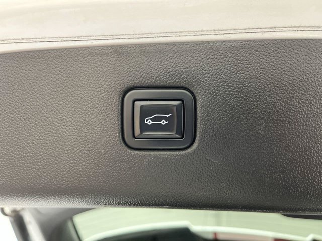 Used 2021 Iridescent Pearl Tricoat Chevrolet LT image 31