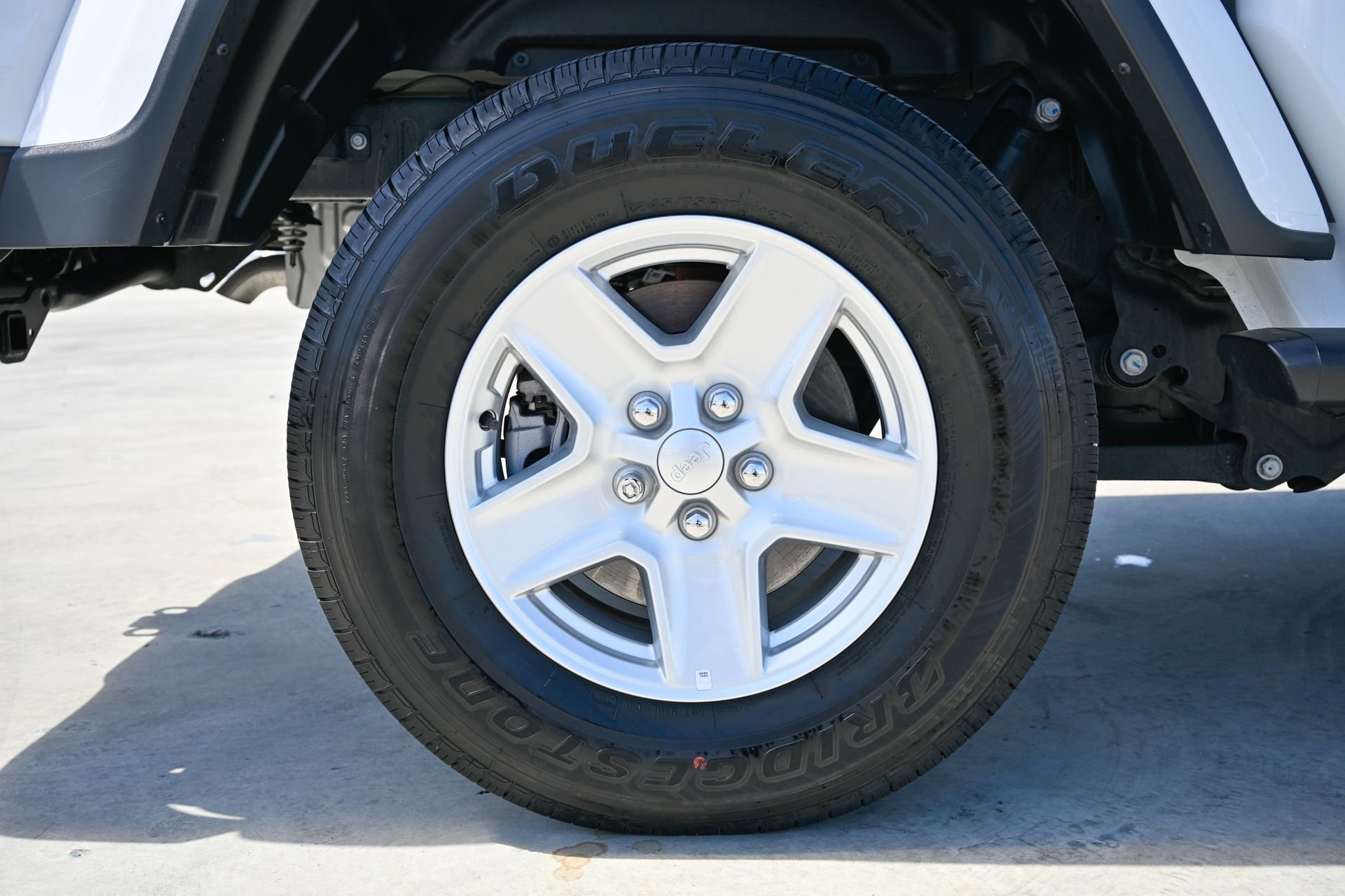Used 2023 White/off-white Jeep Sport S image 38