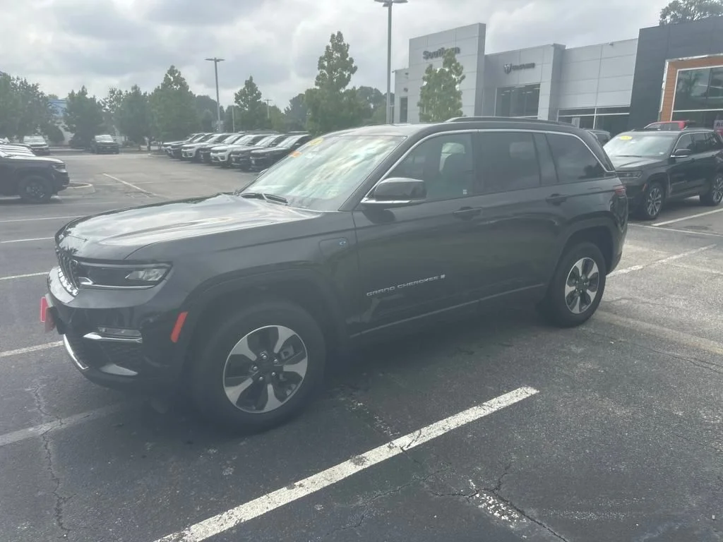 New 2024 Rocky Mountain Pearlcoat Jeep 4xe image 2