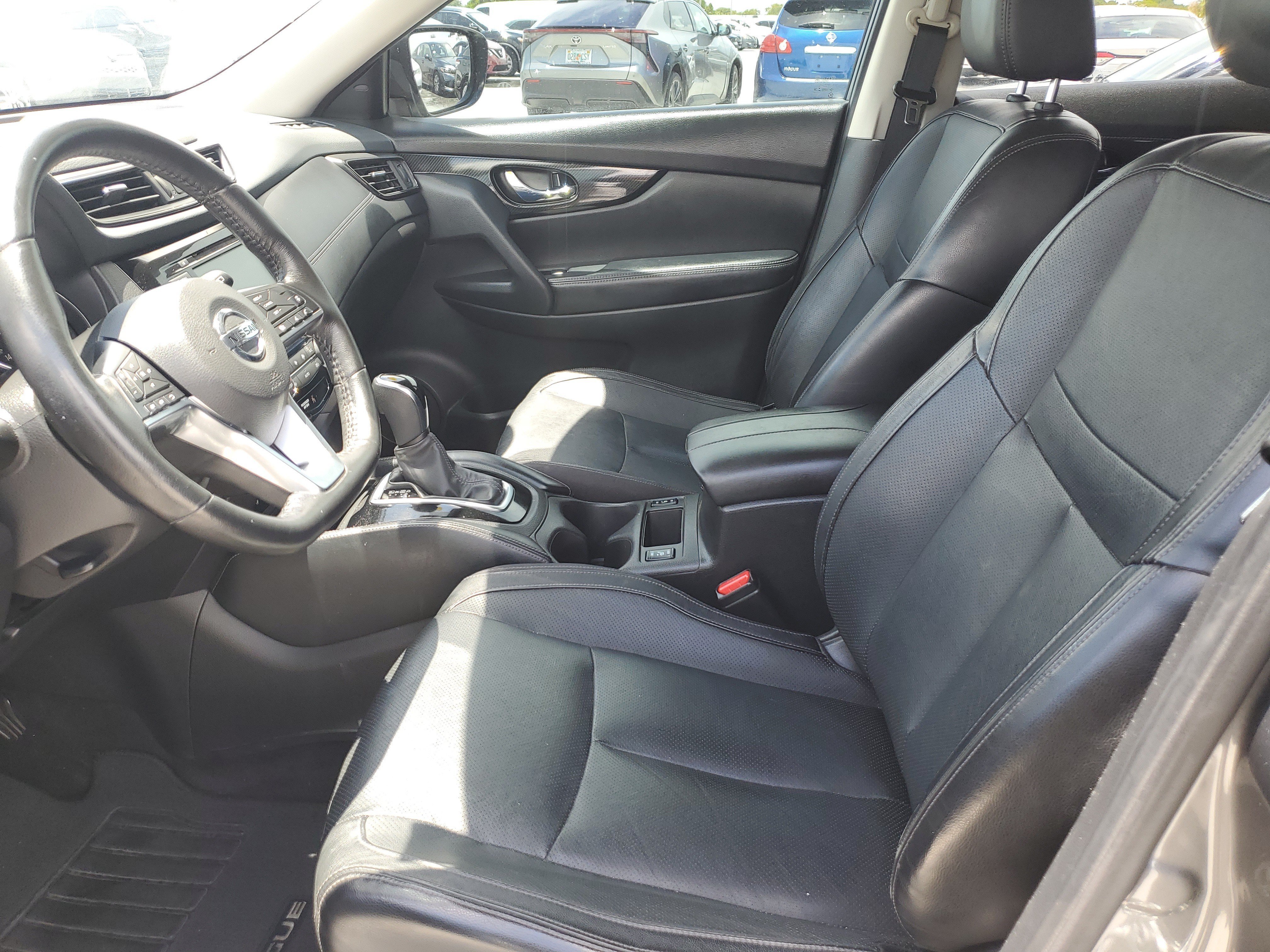 Used 2018 Gun Metallic Nissan SL image 19