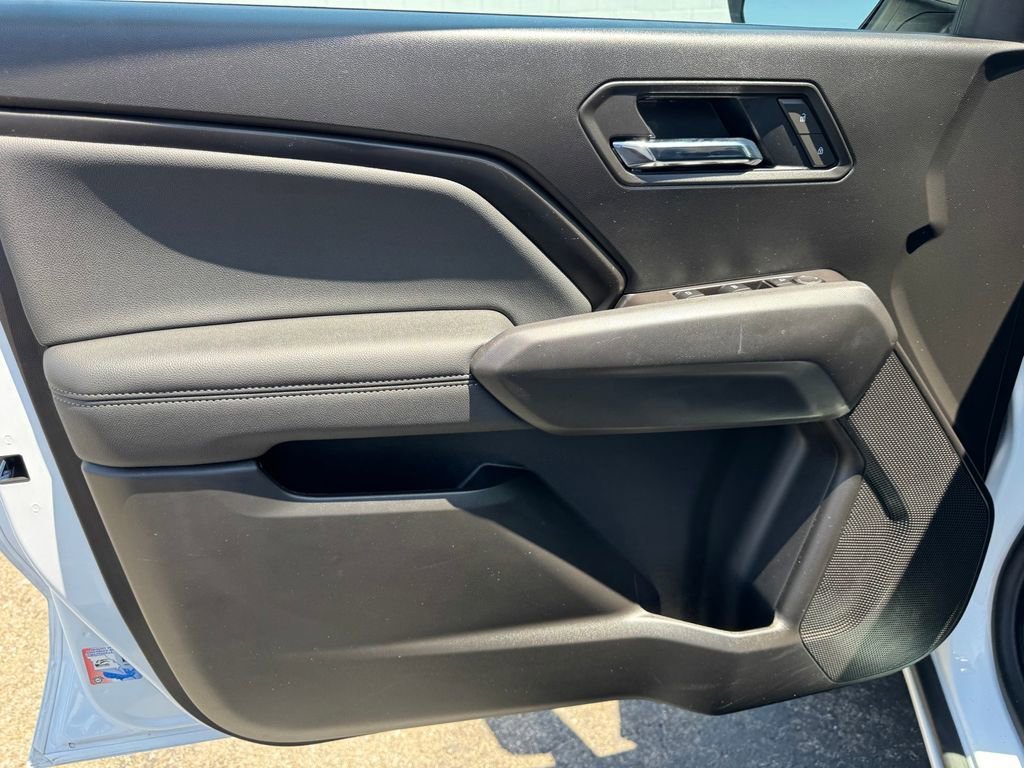 New 2025 Summit White Chevrolet WT/LT image 18