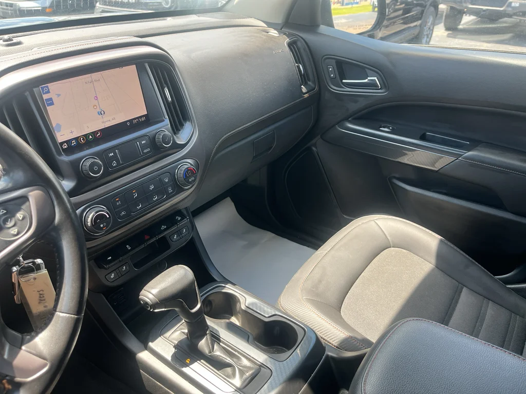 Used 2021 Onyx Black GMC 4WD AT4 w/Cloth image 12