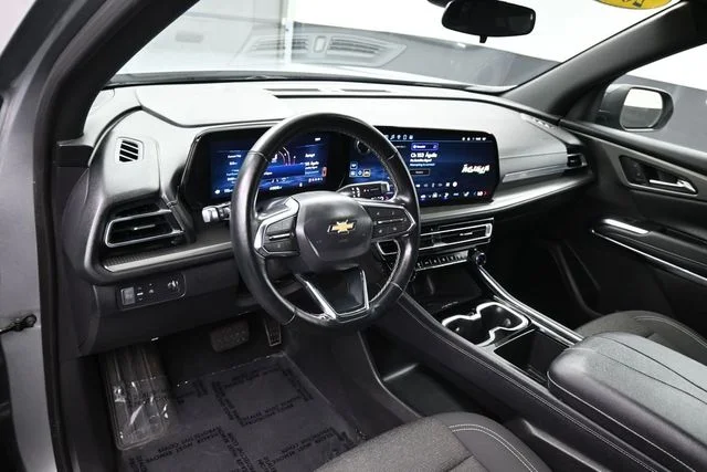 Used 2025 Gray Chevrolet LT image 28
