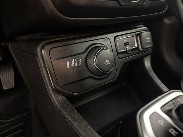 Certified Used 2021 Blue Jeep Latitude image 20