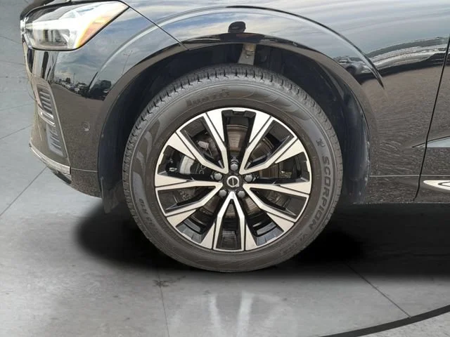 Used 2023  Volvo Plus Bright Theme image 29