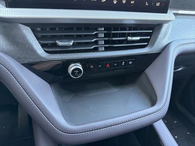 New 2026 Star White Metallic Tri-Coat Ford Platinum™ image 20