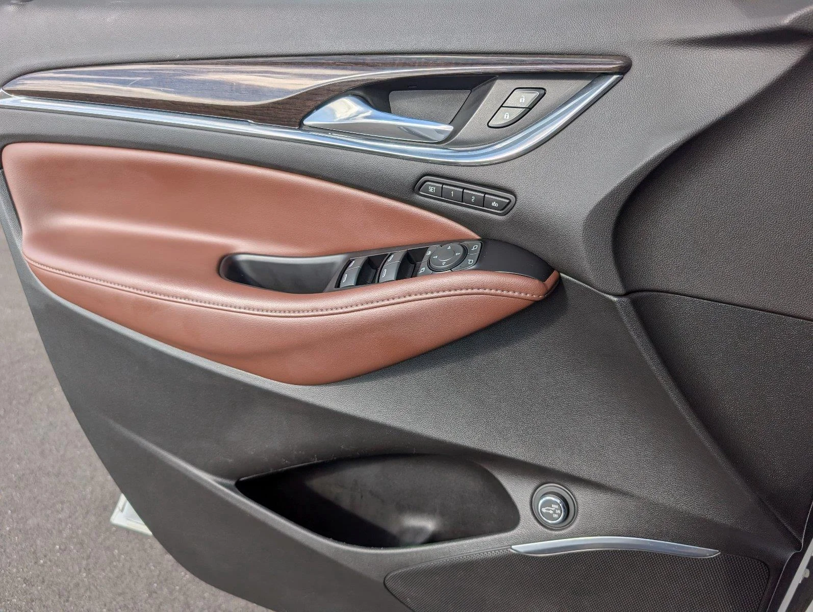 Used 2018 Includes Satin Nickel lower exterior accent color. Buick Avenir image 15