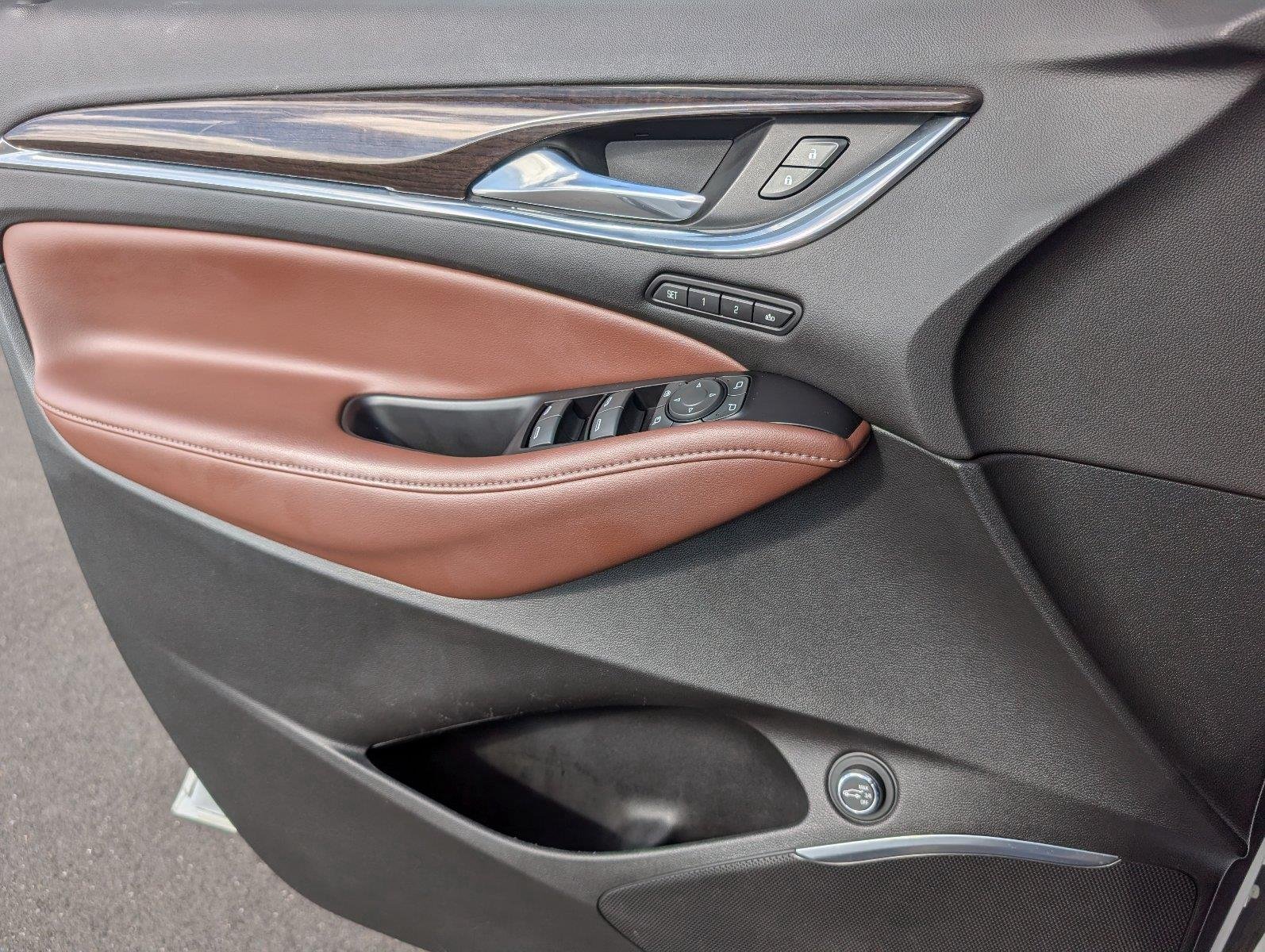 Used 2018 Includes Satin Nickel lower exterior accent color. Buick Avenir image 15
