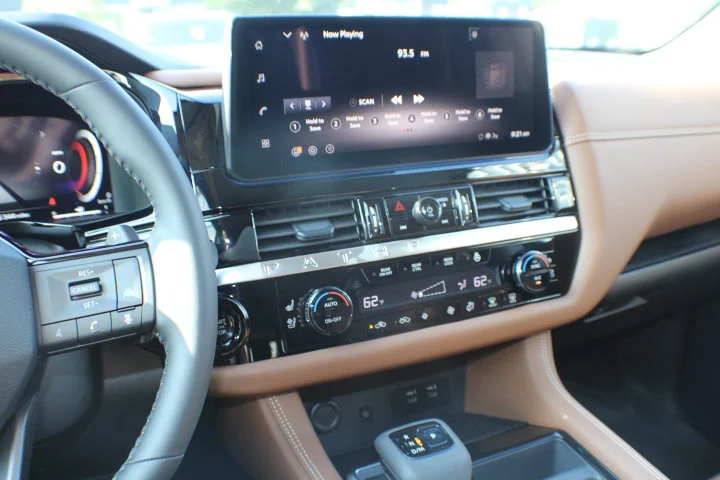 Used 2026 White Nissan Platinum image 10
