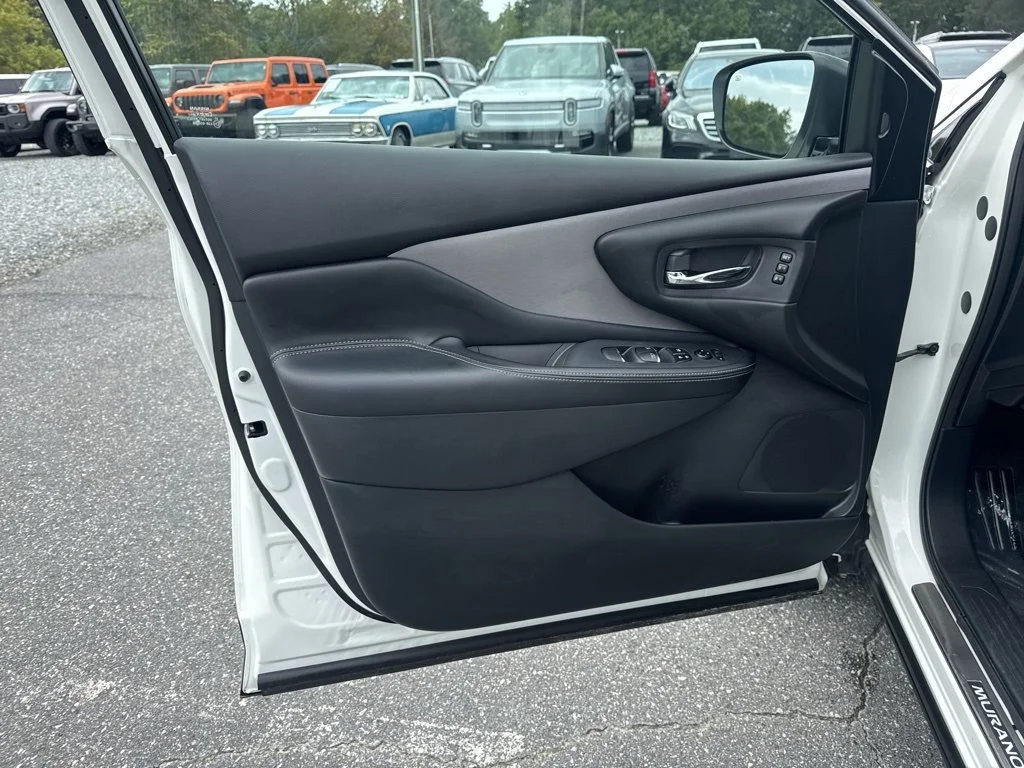 Used 2024 White Nissan SL image 28
