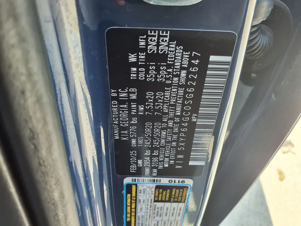 Used 2025 Black Kia S image 40