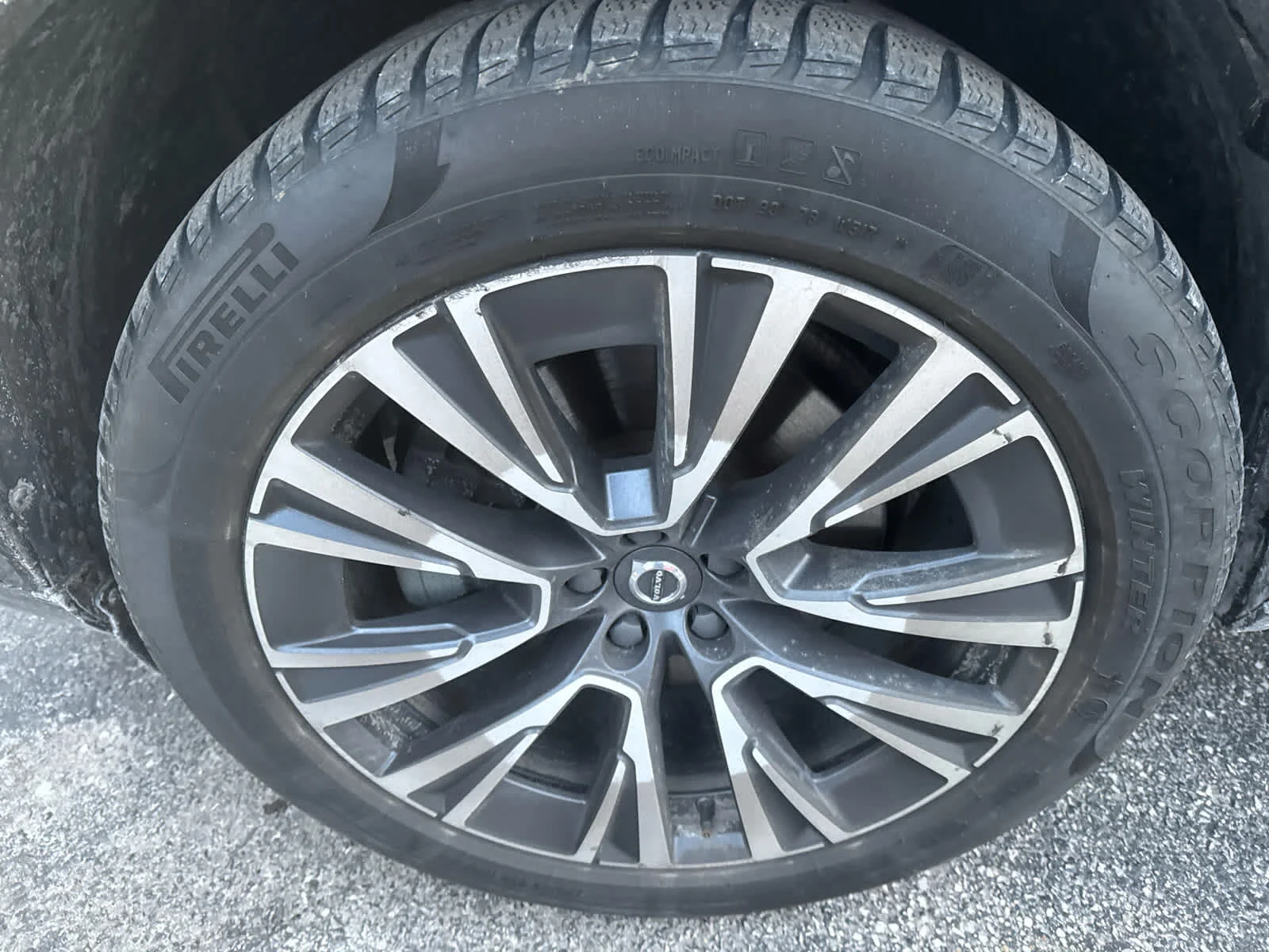 Used 2021 Thunder Grey Metallic Volvo Momentum image 13