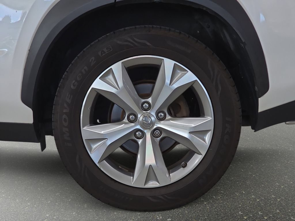 Used 2017 White Lexus 200t image 31