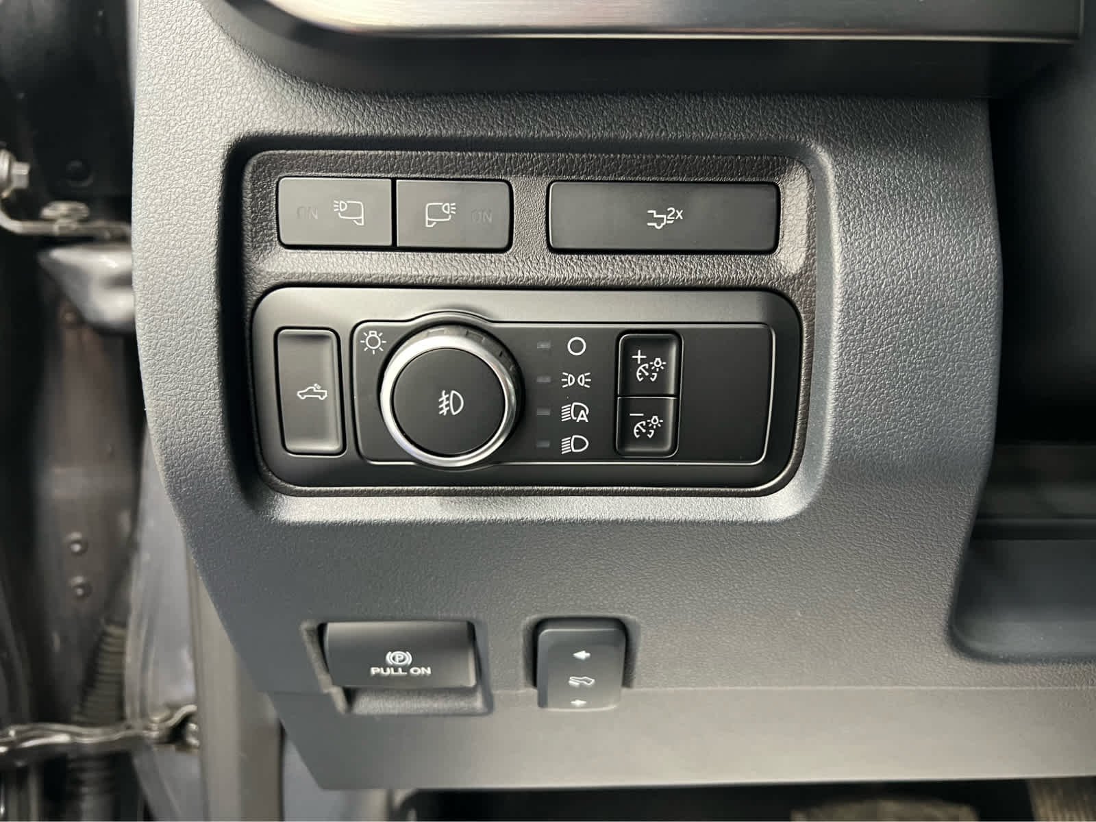 Used 2024 Carbonized Gray Metallic Ford LARIAT image 16
