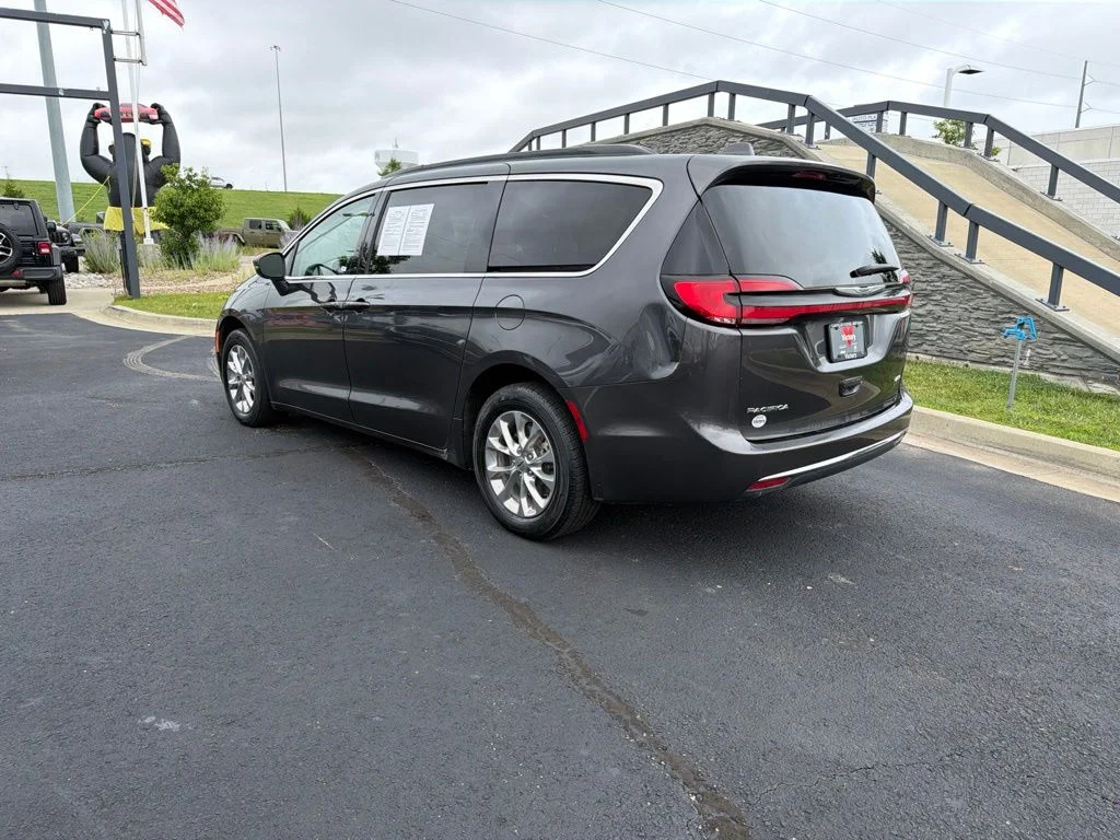 Used 2022 Gray Chrysler Touring L image 5
