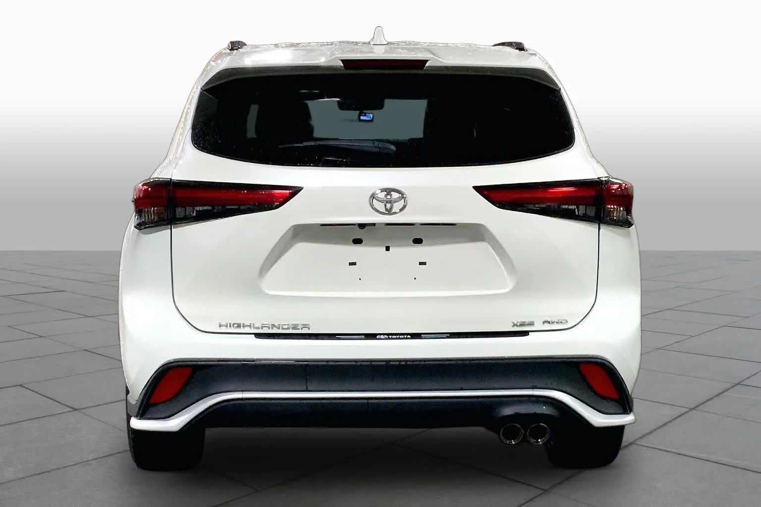 Used 2021 Blizzard Pearl Toyota XSE image 5
