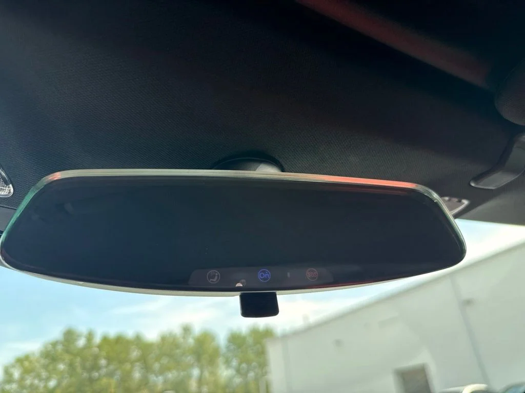 Used 2019 White Chevrolet Stingray image 19