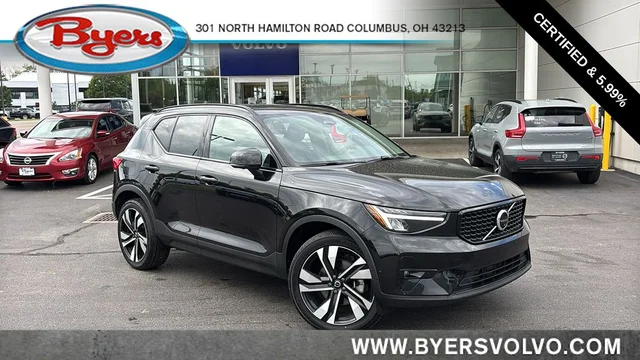 2023 Volvo XC40 B5 Plus Dark Theme