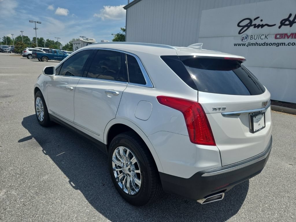 Used 2017 CRYSTAL WHITE TRICOAT Cadillac Luxury FWD image 3