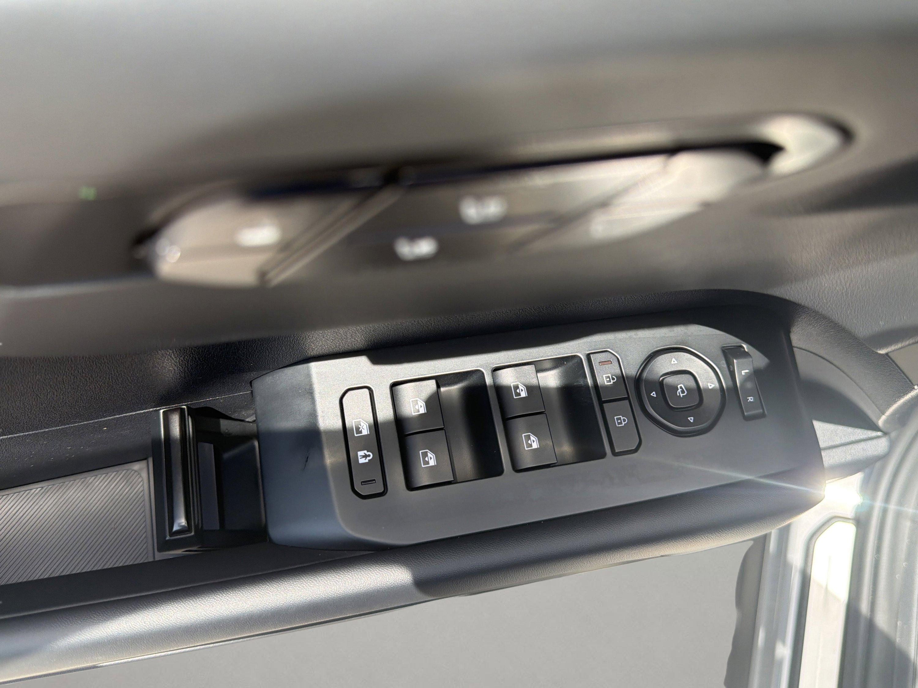 New 2027 Wolf Gray Kia X-PRO SX image 18
