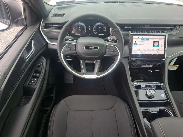 New 2027 White/off-white Jeep Laredo X image 10