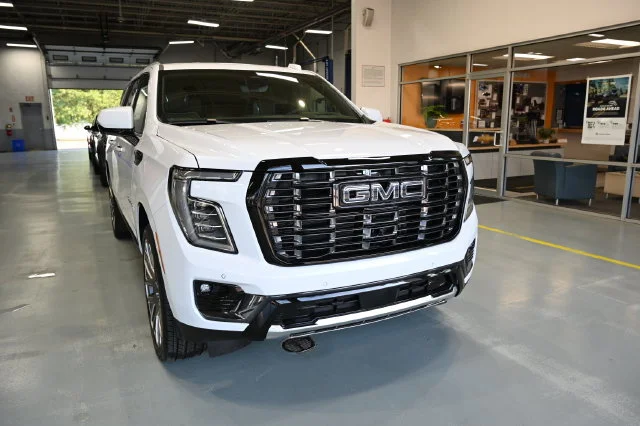 2026 GMC Yukon XL Denali Ultimate - Photo 3