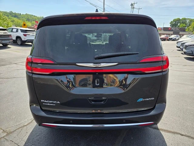 Used 2023 Black Chrysler Touring L image 7