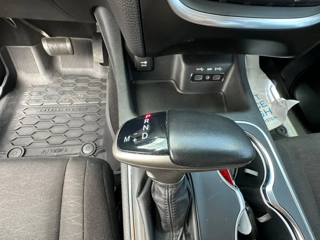 Used 2019 Silver Dodge SXT image 33