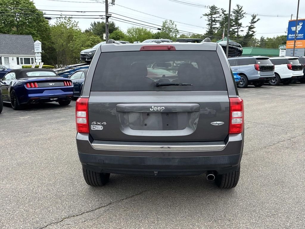 Used 2017 Gray Jeep Latitude image 6