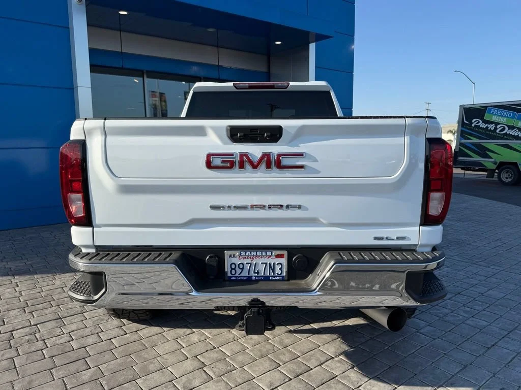 Used 2022 SUMMIT WHITE GMC SLE image 9