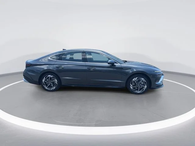 Used 2026 Gray Hyundai SEL Sport image 9