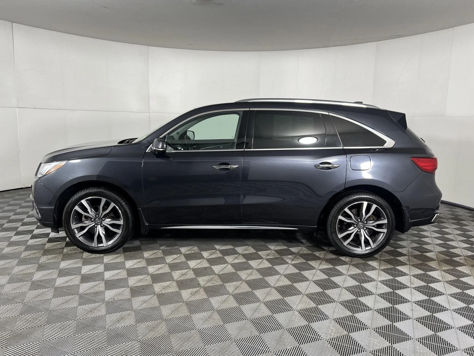 Used 2019 Gunmetal Metallic Acura SH-AWD w/Advance w/RES image 25