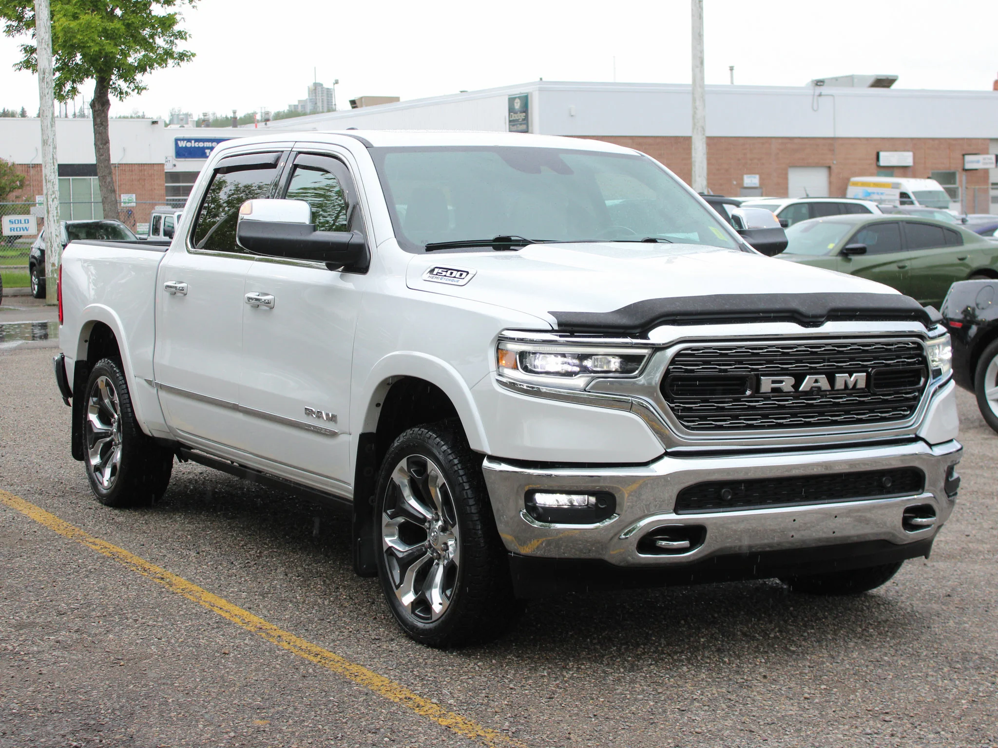 Certified Used 2022 White RAM Limited * No Accidents | HEMI V8 | Trailer Tow | Adaptive Cruise | Apple CarPlay | Bedliner image 9