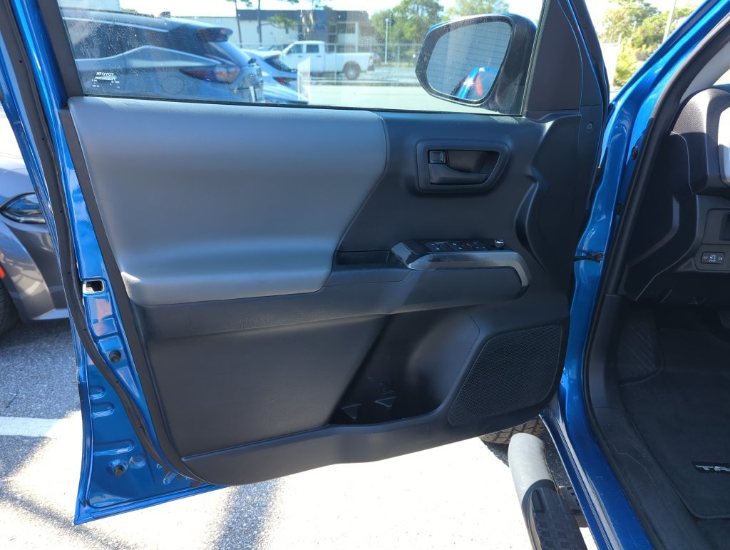 Used 2018 Blue Toyota SR5 image 15